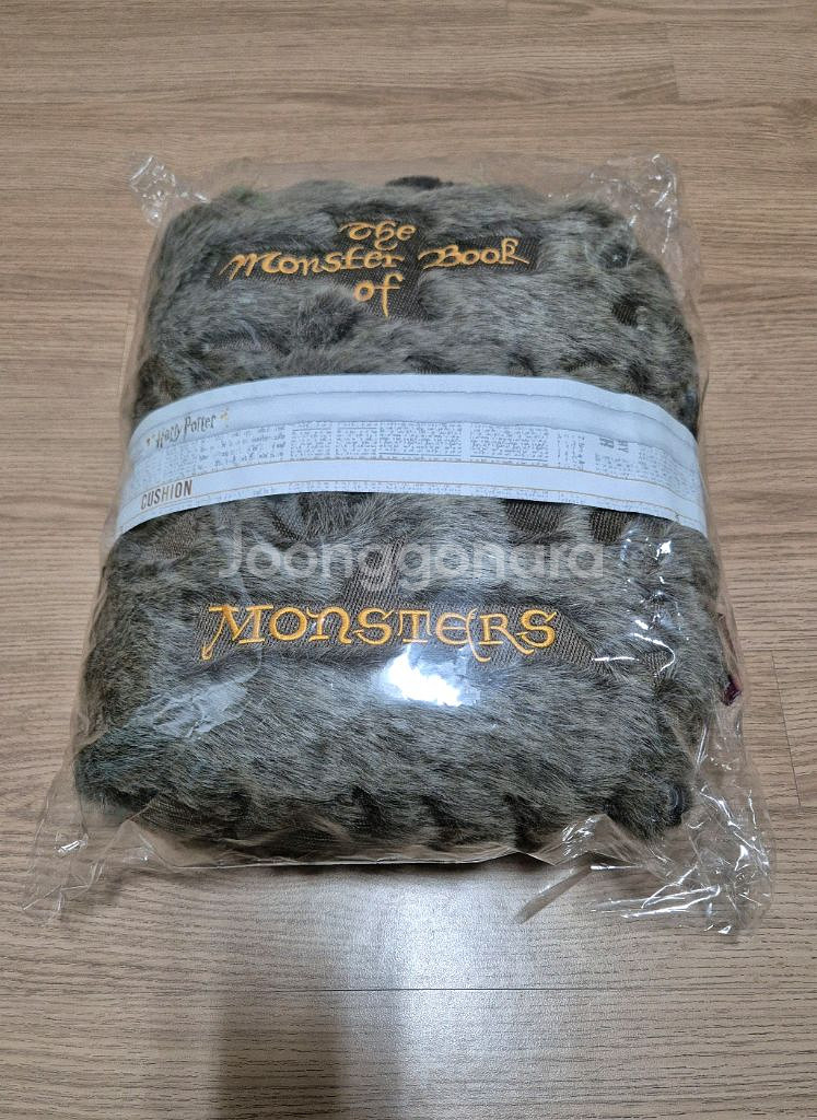[새상품] 씨네샵 해리포터 몬스터북 괴물책 인형 쿠션--1