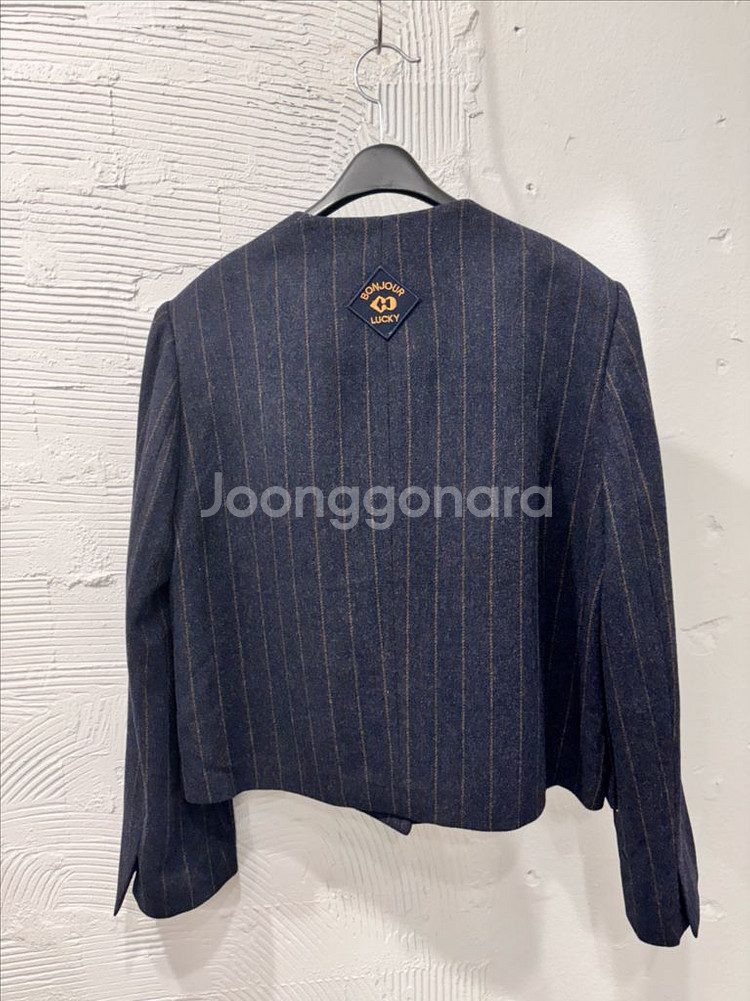 럭키슈에뜨 스트라이프 버튼 울자켓--5