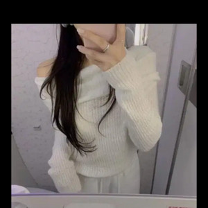 리즈 더위시 오프숄더 니트