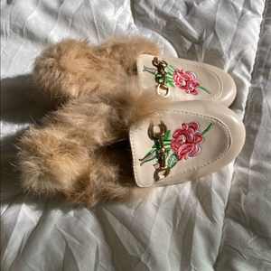 키즈 홀스빗 뮬 털슈즈