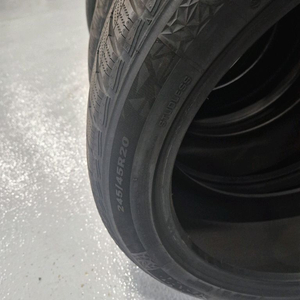 245/45R20 275/40R20 원터타이어팝니다
