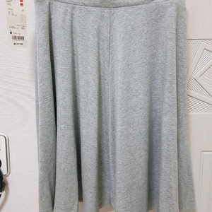 (새상품) 유니클로 플레어 스커트