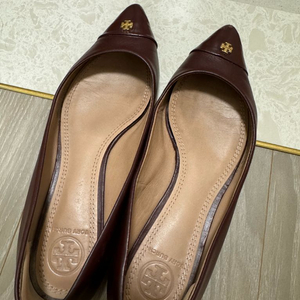 토리버치 버건디 스틸레토 플랫슈즈 5.5(225)