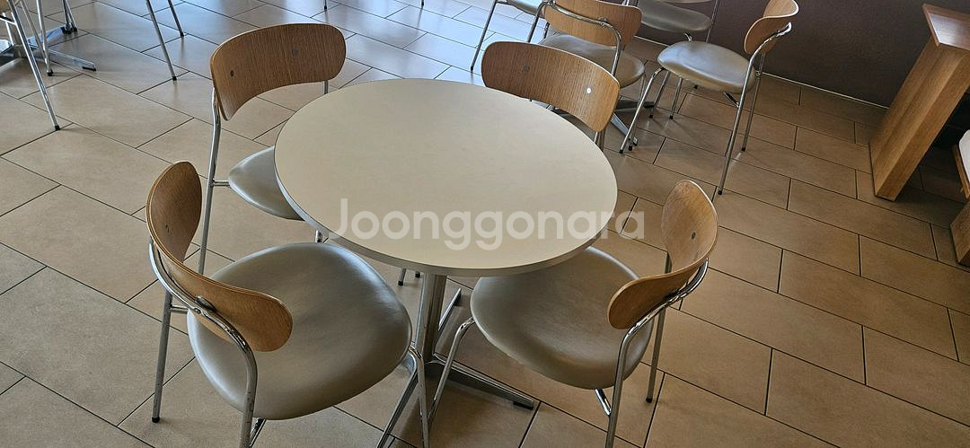 바이더하임제품 미드센츄리4인용 테이블의자세트 카페테이블--0