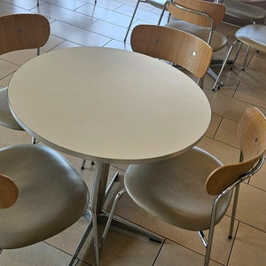 바이더하임제품 미드센츄리4인용 테이블의자세트 카페테이블