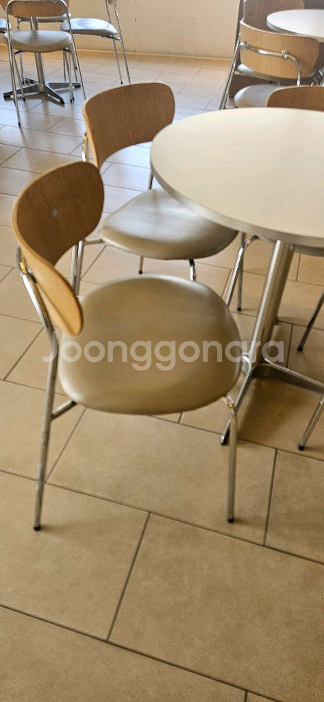 바이더하임제품 미드센츄리4인용 테이블의자세트 카페테이블--2