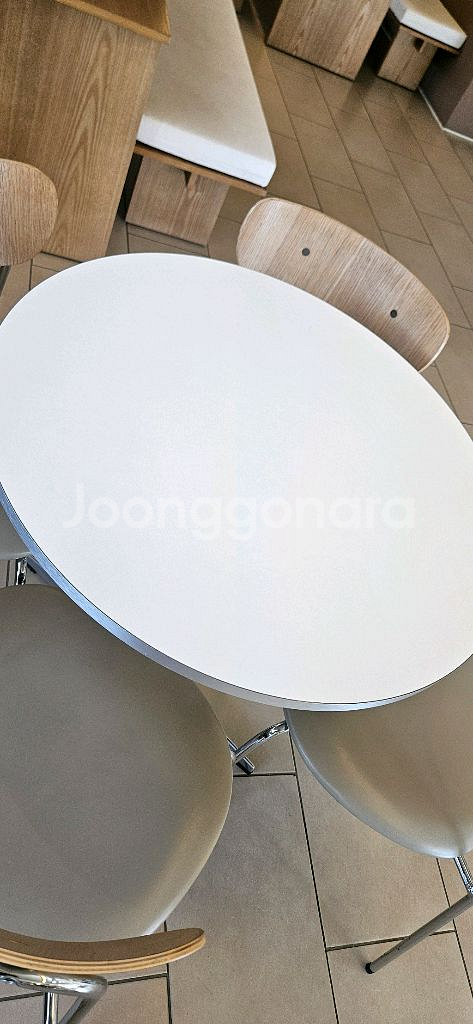 바이더하임제품 미드센츄리4인용 테이블의자세트 카페테이블--1