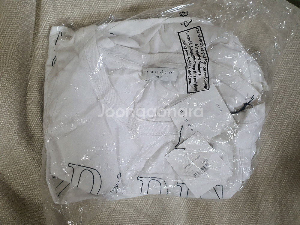 (새상품) 산드로 화이트 티셔츠 2사이즈--3