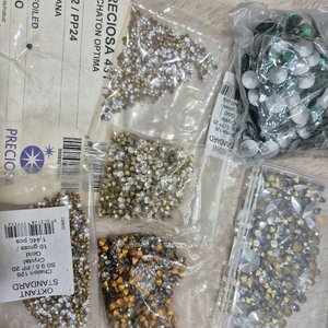 크리스탈 비즈들