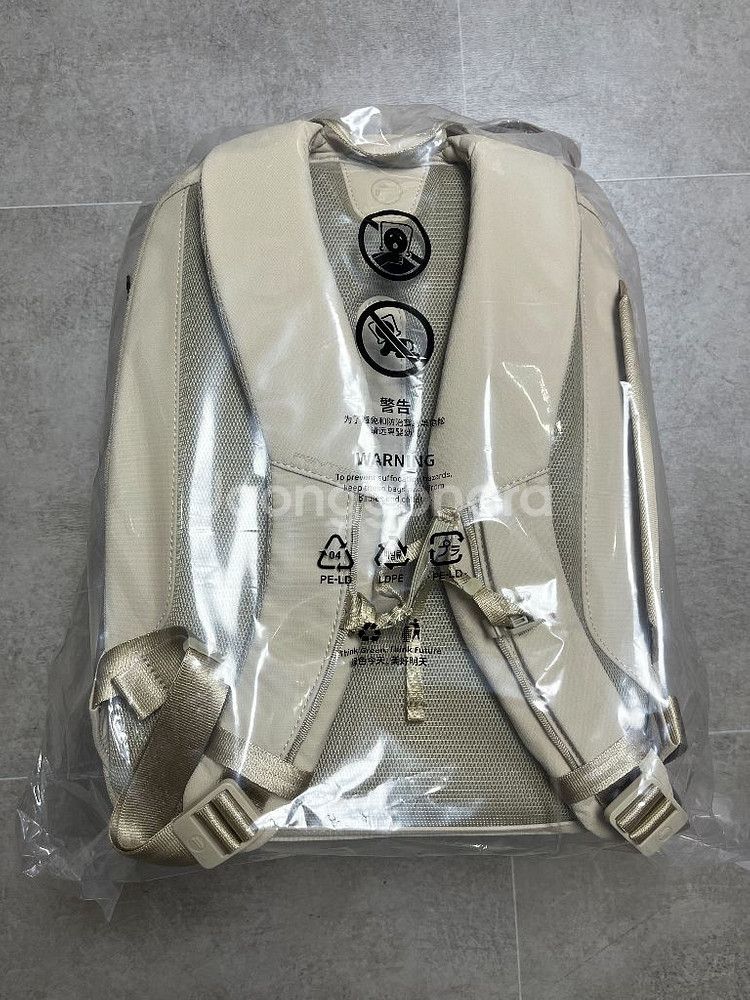 피지테크 원고 라이트 백팩 16L 크림--1