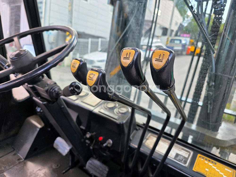 중고지게차 매매 두산 7톤 자동발 캐빈 디젤지게차 1650만원--3