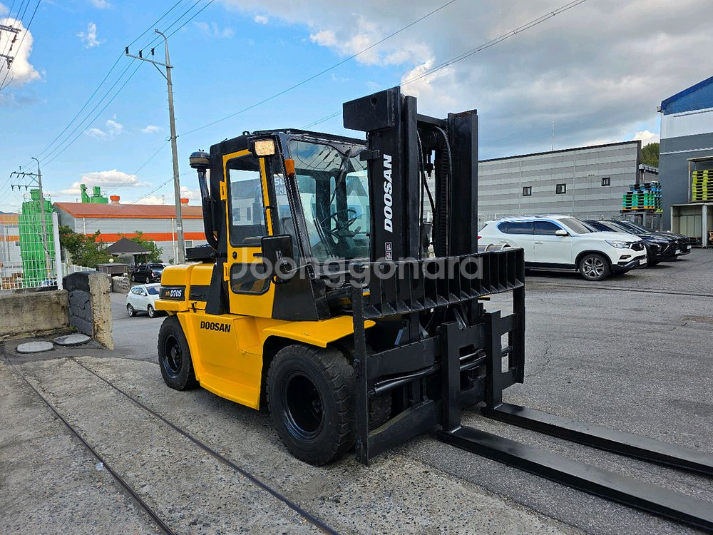 중고지게차 매매 두산 7톤 자동발 캐빈 디젤지게차 1650만원--1