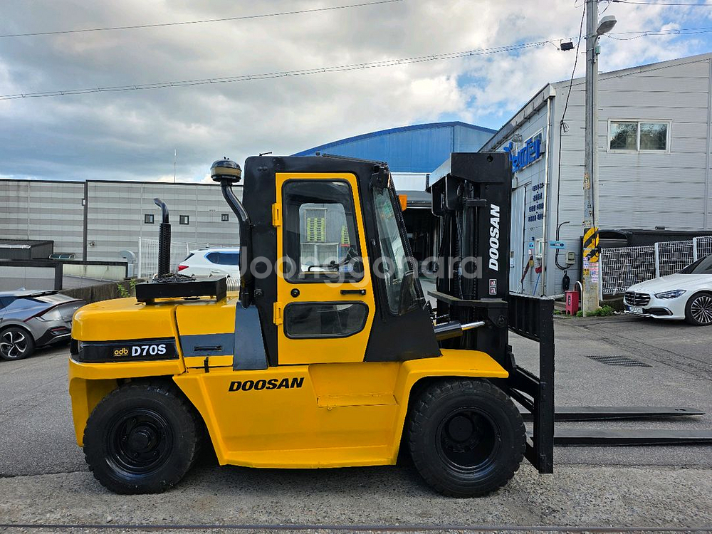 중고지게차 매매 두산 7톤 자동발 캐빈 디젤지게차 1650만원--2