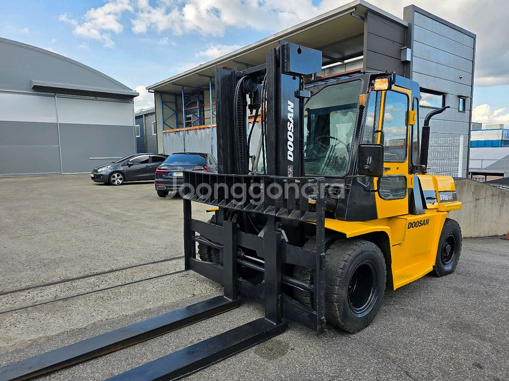 중고지게차 매매 두산 7톤 자동발 캐빈 디젤지게차 1650만원--7