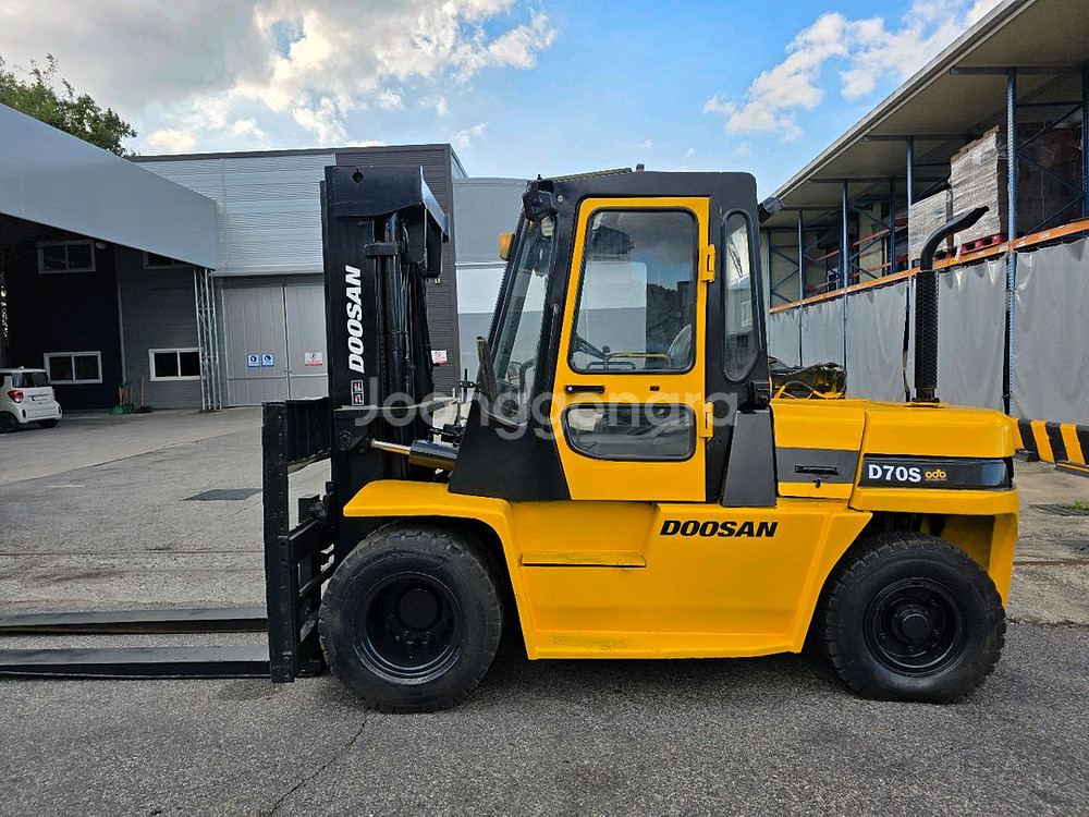 중고지게차 매매 두산 7톤 자동발 캐빈 디젤지게차 1650만원--5