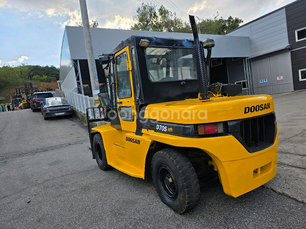 중고지게차 매매 두산 7톤 자동발 캐빈 디젤지게차 1650만원--4