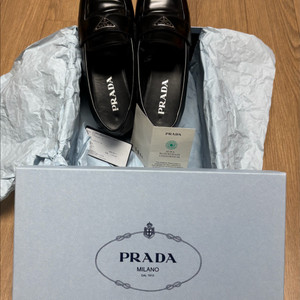 프라다 여자 로퍼 모카신(ID902M) 245사이즈 37.5