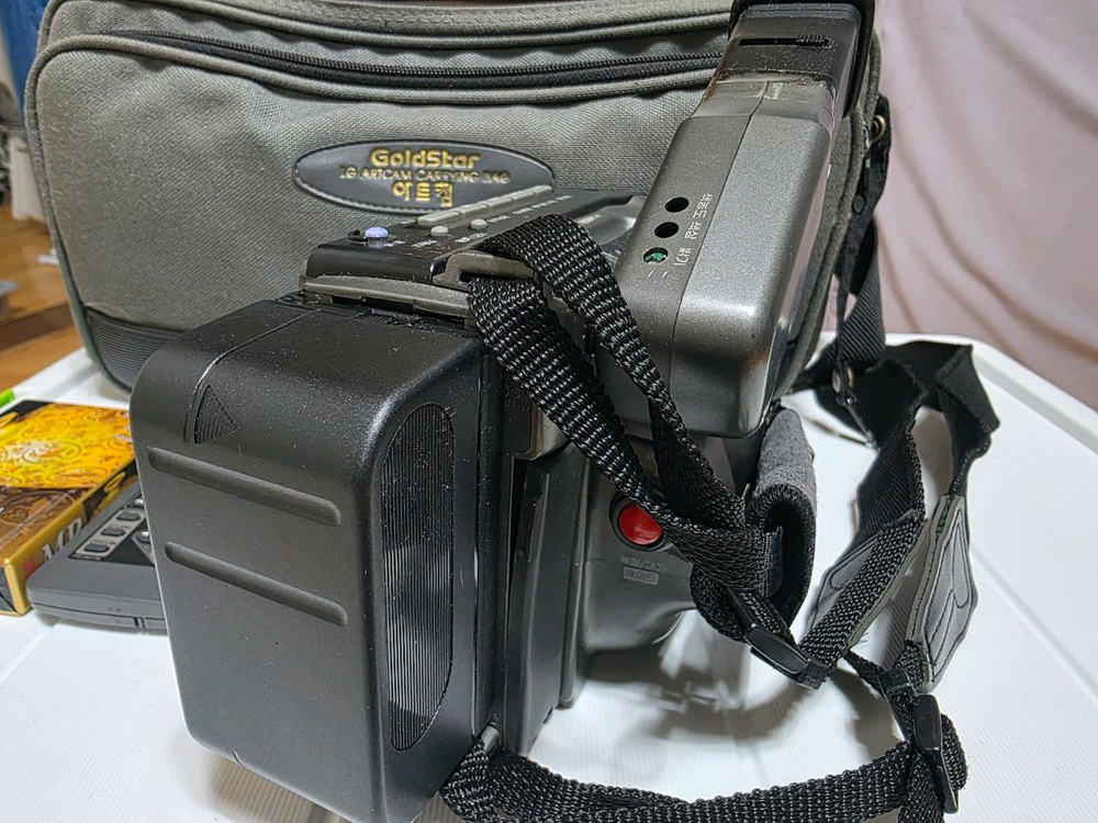 골드스타 8mm 캠코더 ARTcam LC-E750 / 작동불명 / 인테리어·소품용 이미지