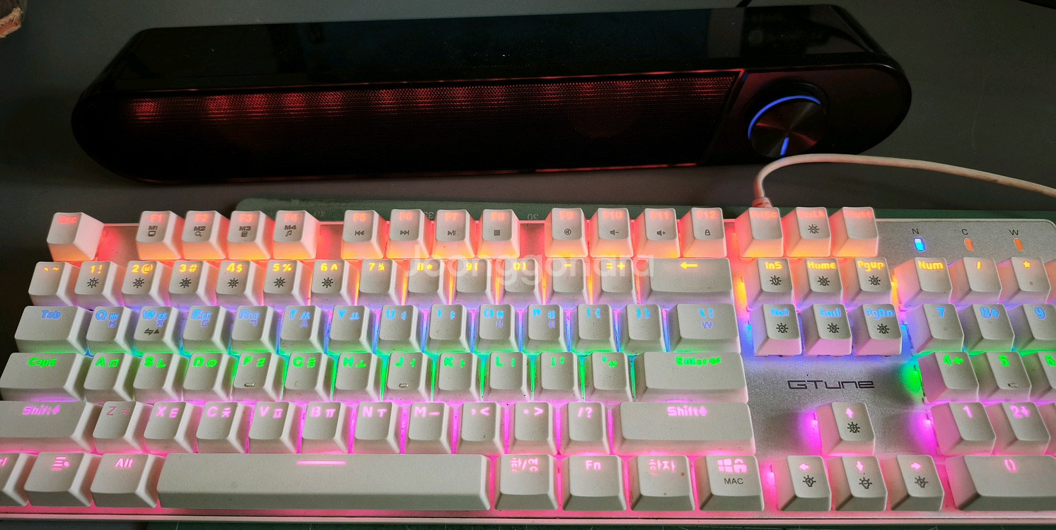 컴퓨터 델 T3600 램36 ssd500 워크스테이션(27inch led 모니터기계식키보드마우스스피커무선와이파이)--1