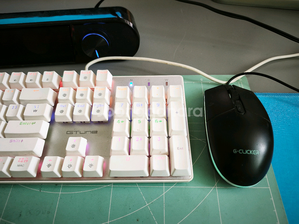 컴퓨터 델 T3600 램36 ssd500 워크스테이션(27inch led 모니터기계식키보드마우스스피커무선와이파이)--2