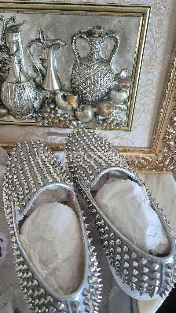 루부탱 슬립온 42사이즈 국내270--0