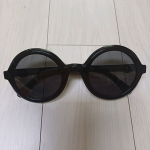 몽클레어 블랙 선글라스