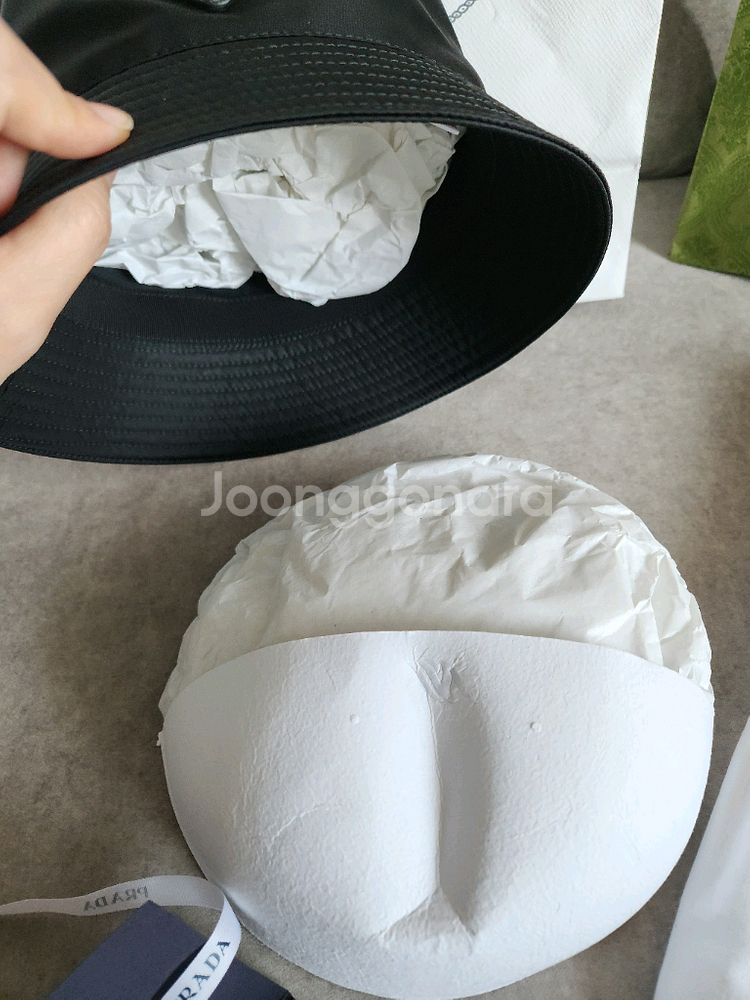 프라다 리나일론 버킷햇--4