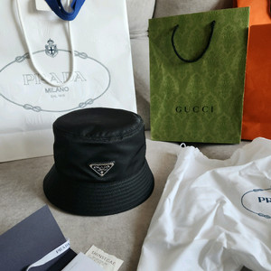 프라다 리나일론 버킷햇