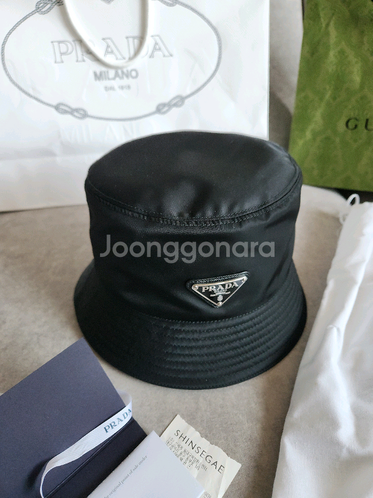 프라다 리나일론 버킷햇--3