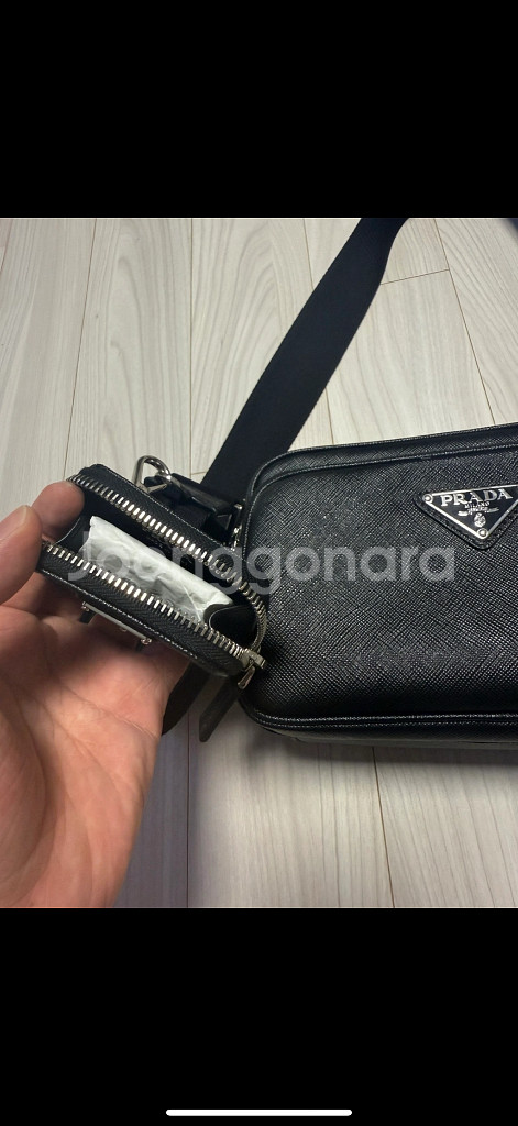 프라다 사피아노 레더 크로스백--2