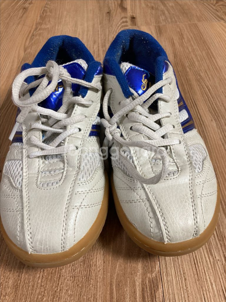 탁구화나 배드민턴화 스쿼시등 실내용운동화 235사이즈--0