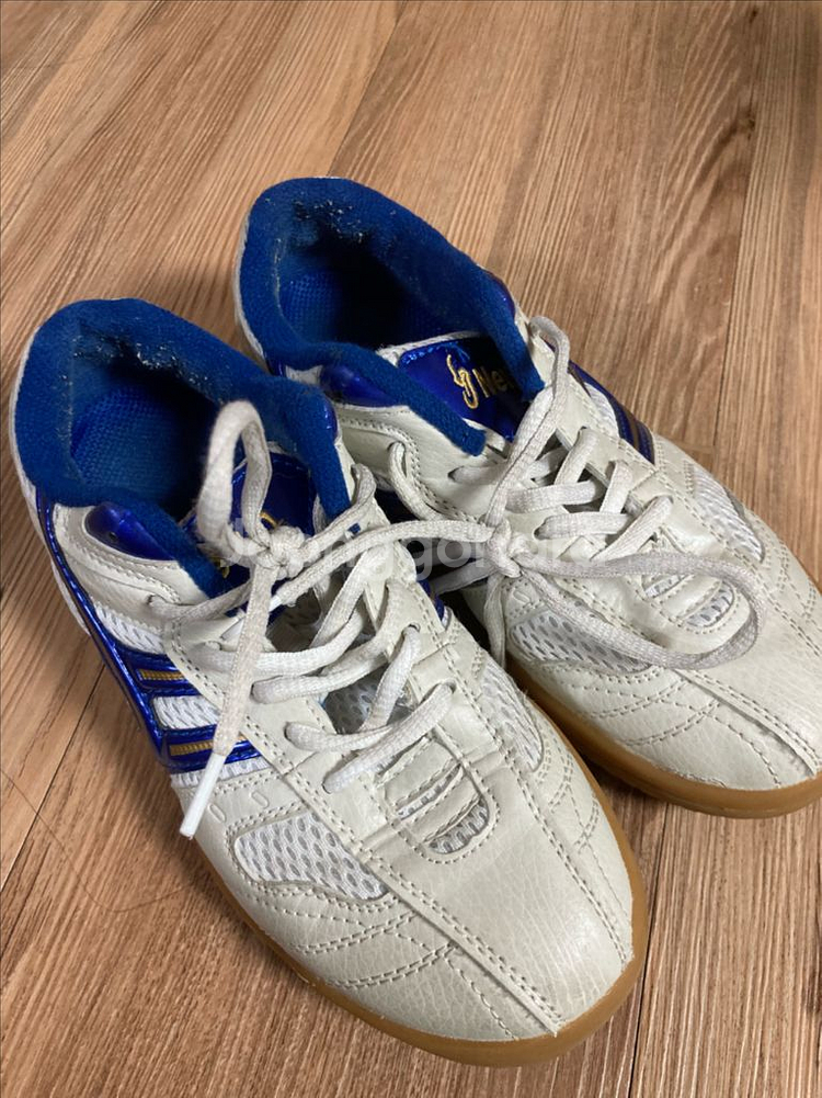 탁구화나 배드민턴화 스쿼시등 실내용운동화 235사이즈--1