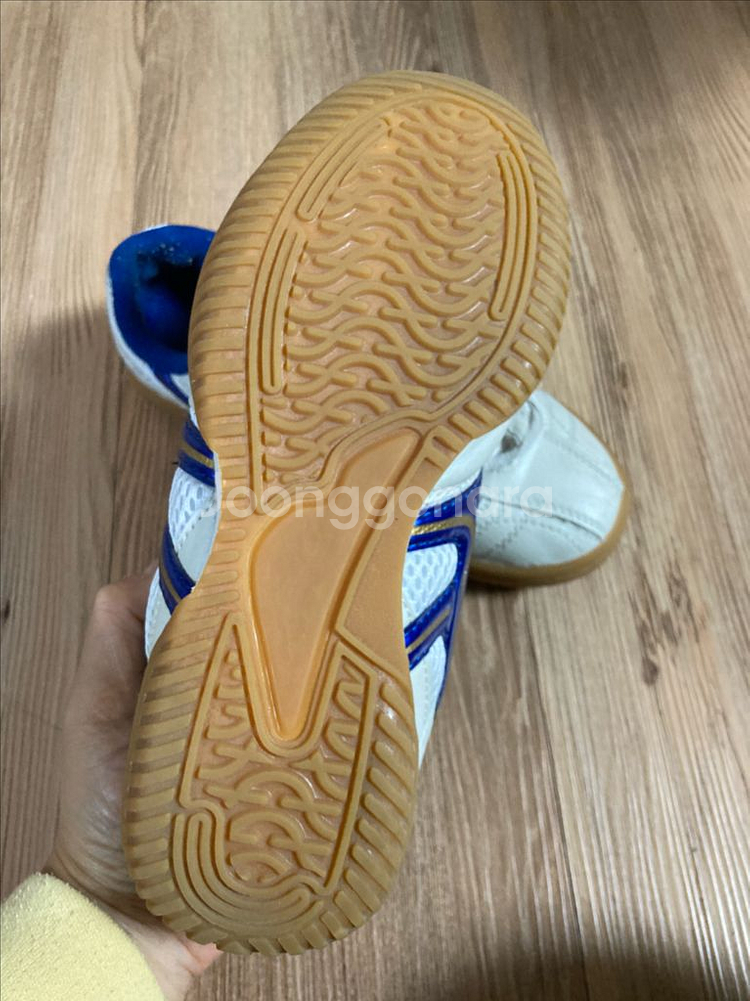 탁구화나 배드민턴화 스쿼시등 실내용운동화 235사이즈--3