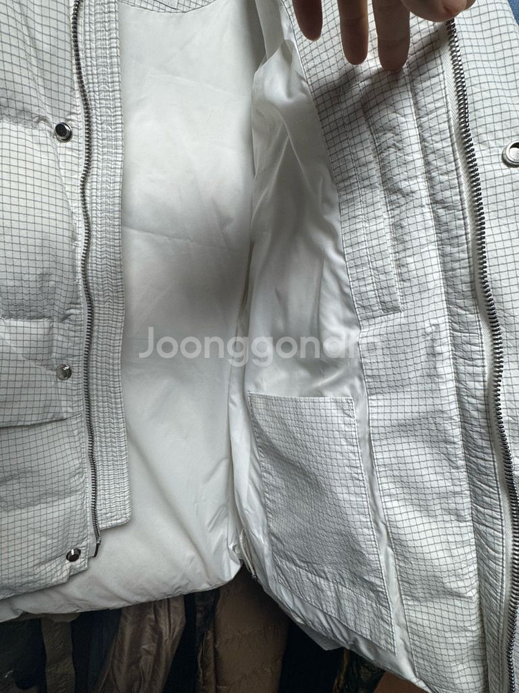 우영미 남성 화이트 커프스 디테일 다운 자켓 L(48)--1