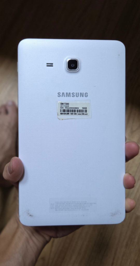 삼성 갤럭시탭A(2016)--1