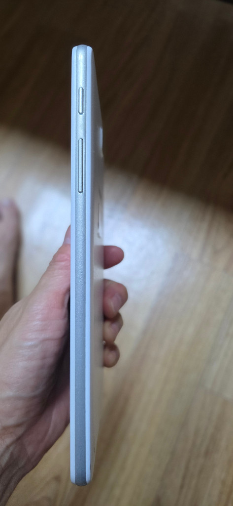 삼성 갤럭시탭A(2016)--3