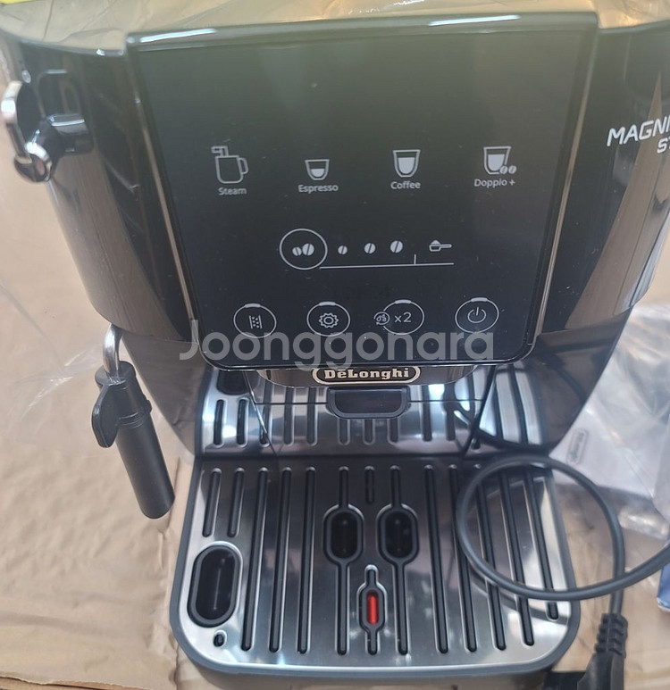 드롱기 전자동커피머신 220.21.BG 도피오 팝니다.--3