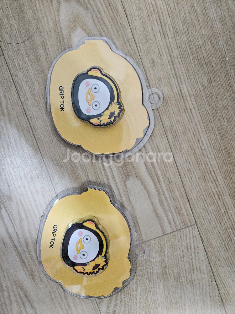 펭수 에어팟 케이스 그립톡 두개--2