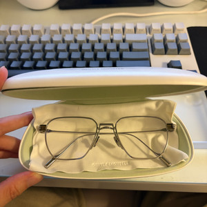 젠틀몬스터 탭탭 KC3