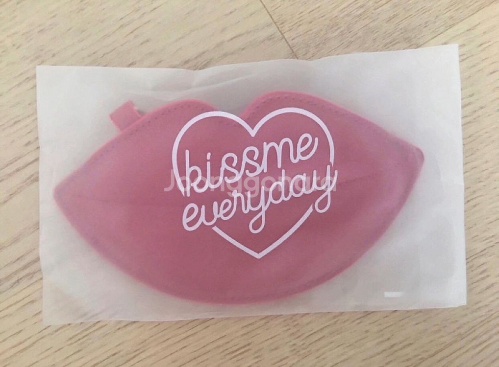 키스미 KISSME. 입술파우치 카드지갑. 미개봉 새제품--0