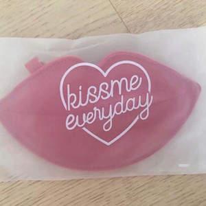 키스미 KISSME. 입술파우치 카드지갑. 미개봉 새제품