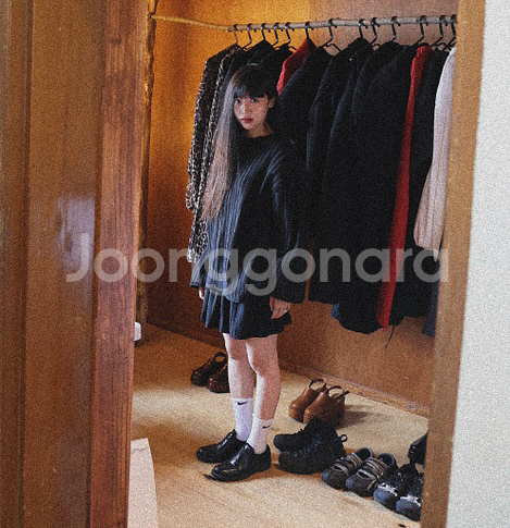 [thyseoul 띠서울] 플리츠 맨투맨 블랙(새상품)--1