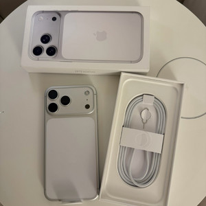 (자급제) 아이폰17프로맥스 실버 +정품케이스 판매