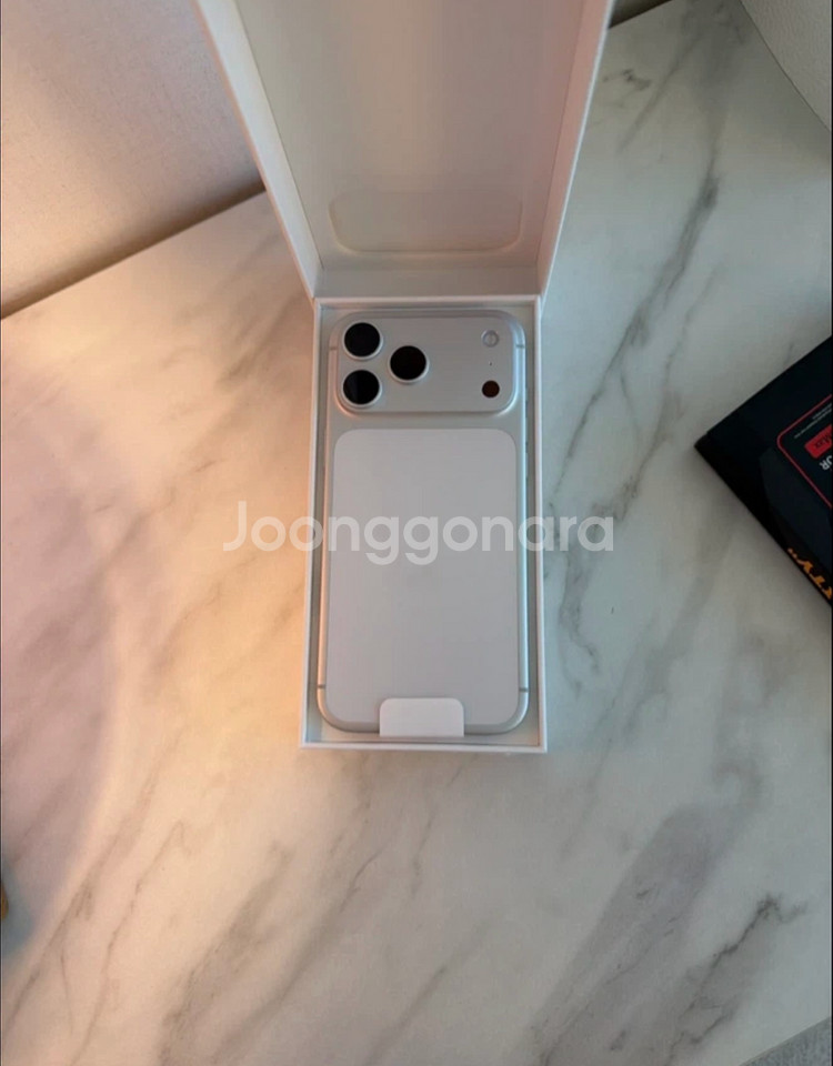 (자급제) 아이폰17프로맥스 실버 +정품케이스 판매--2