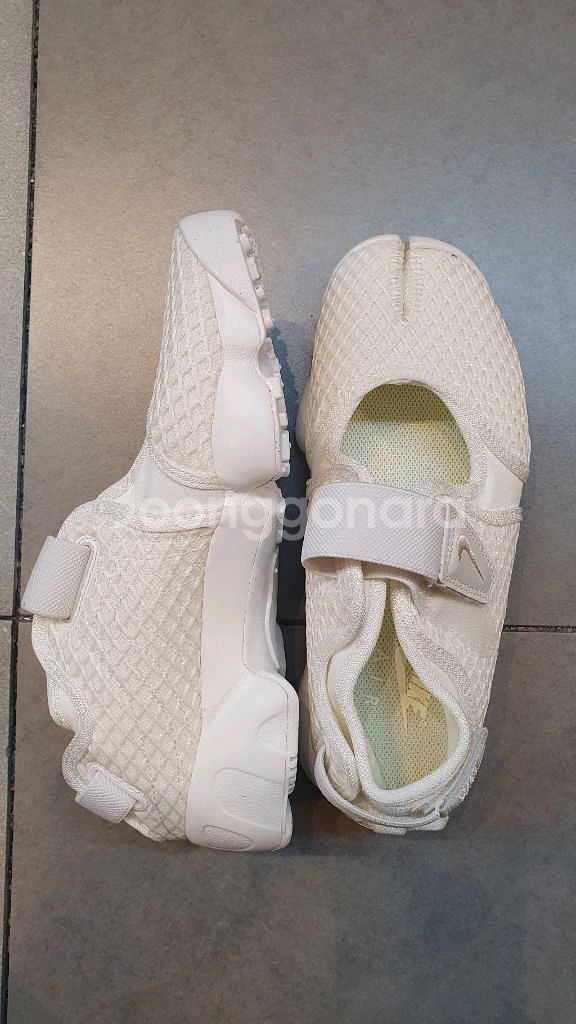 나이키 에어 리프트 화이트 샌들 250 새제품--1