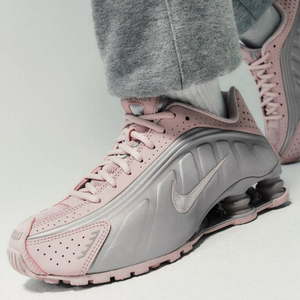 나이키 샥스 R4 235mm