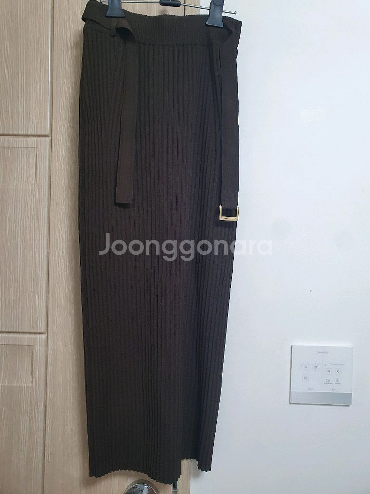 타임 리브드 모크넥 & 벨티드 스커트 셋업--2