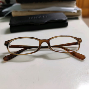올리버 피플스 브라운(호박색) 뿔테 안경
