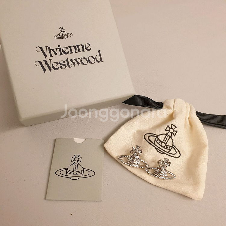 비비안웨스트우드 메이페어 바스 릴리프 귀걸이 실버--0