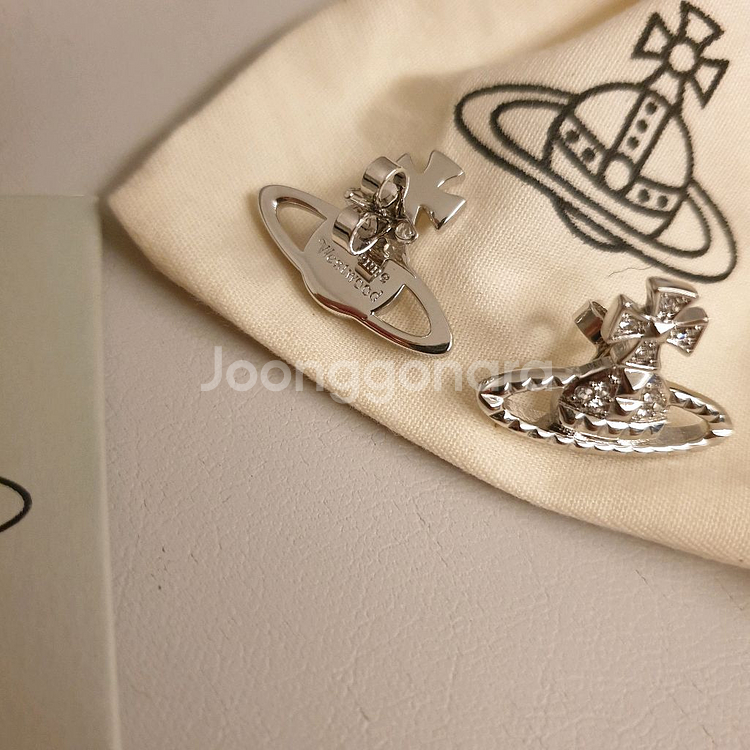 비비안웨스트우드 메이페어 바스 릴리프 귀걸이 실버--2